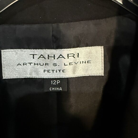 Tahari Arthur S. Levine Women's 2pc Black Pant Suit Size 12P - Picture 2 of 10